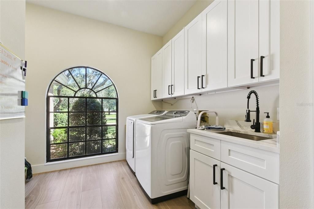 Interior, Washer, Wood Texture Flooring