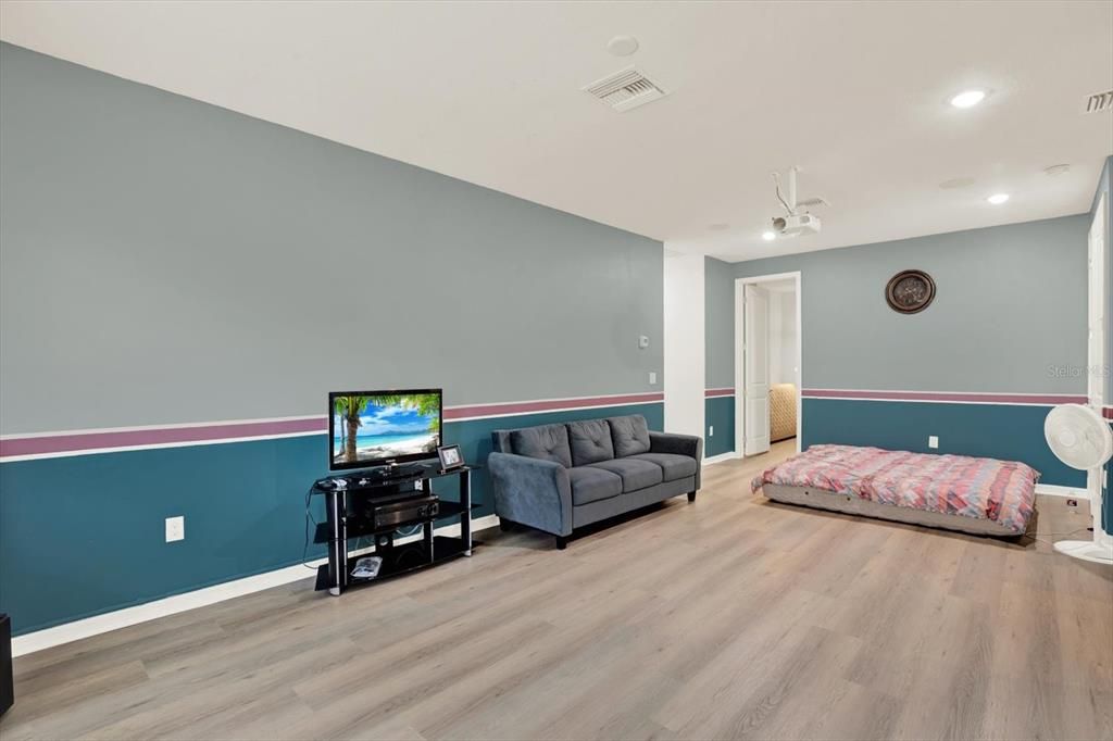 Interior, Recessed Lighting, Wood Texture Flooring