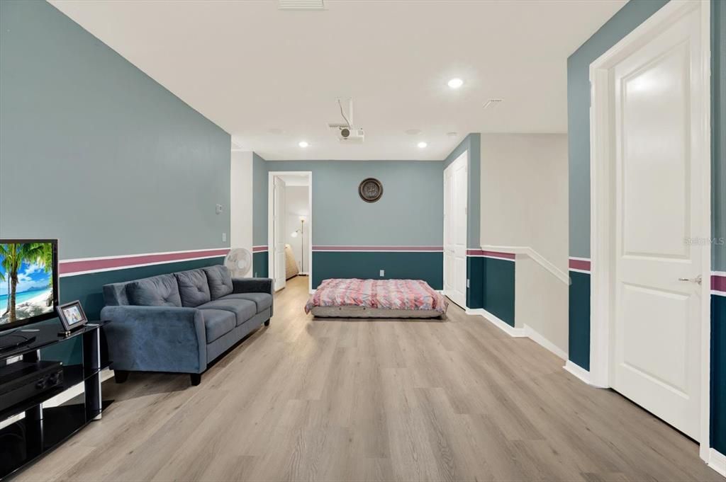 Interior, Recessed Lighting, Wood Texture Flooring