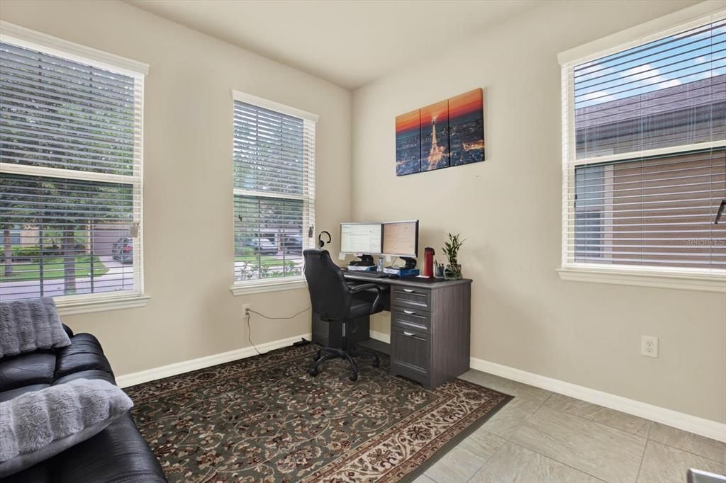 Home Office, Interior