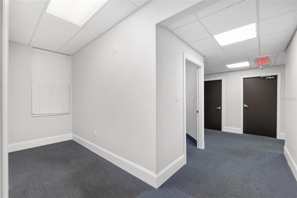 Empty room, Interior, Recessed Lighting