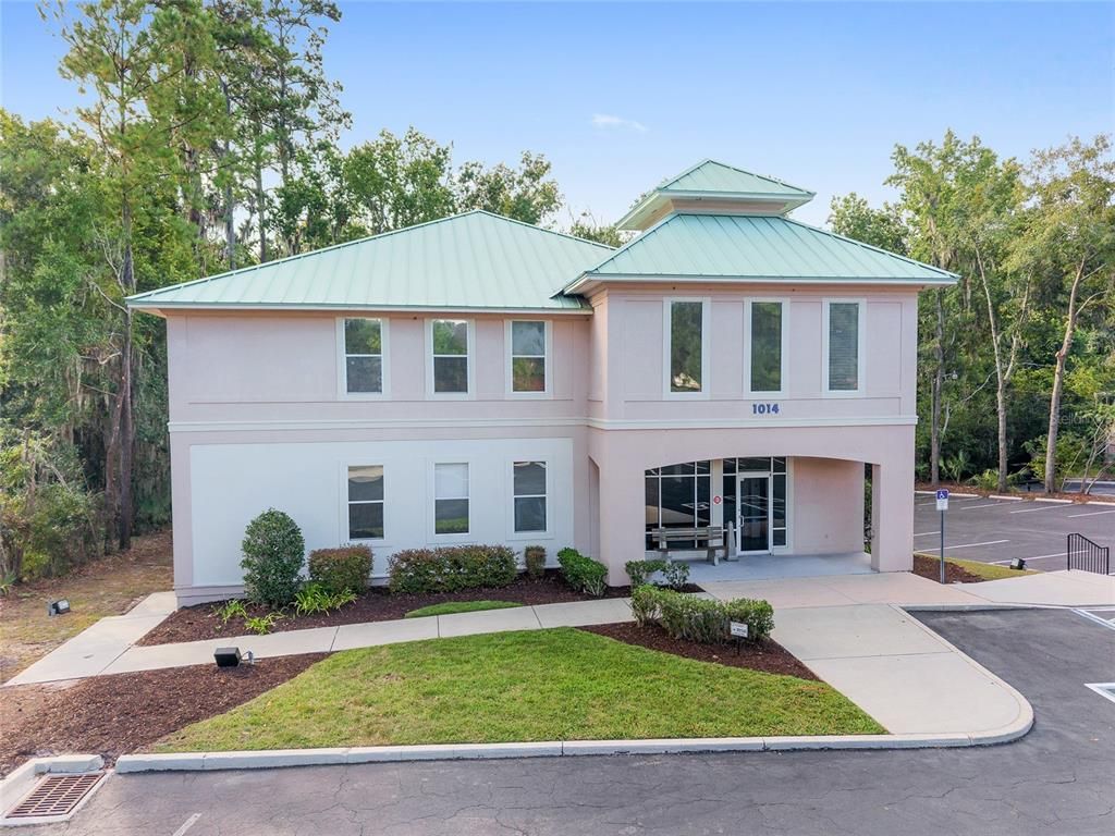 Exterior, Facade, Farmhouse