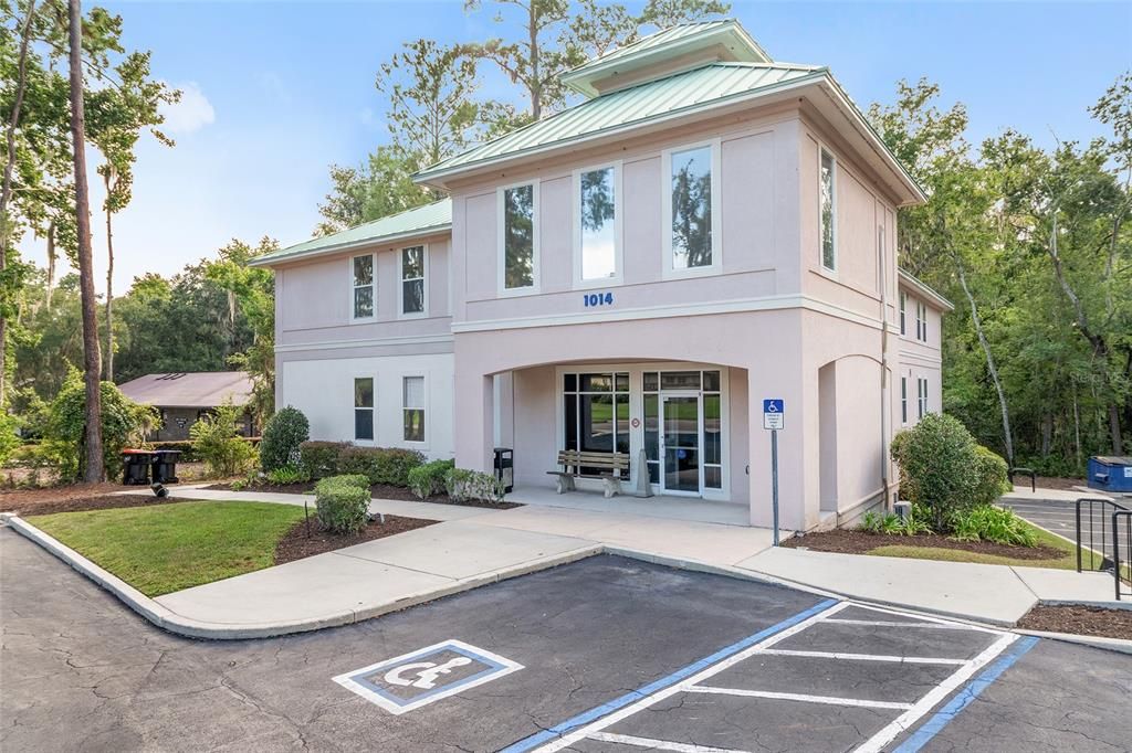 Exterior, Facade, French Provincial