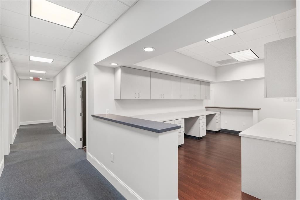 Interior, Recessed Lighting, Wood Texture Flooring