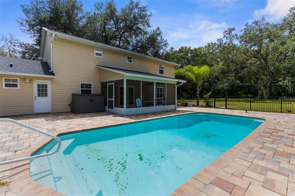 Exterior, Pool