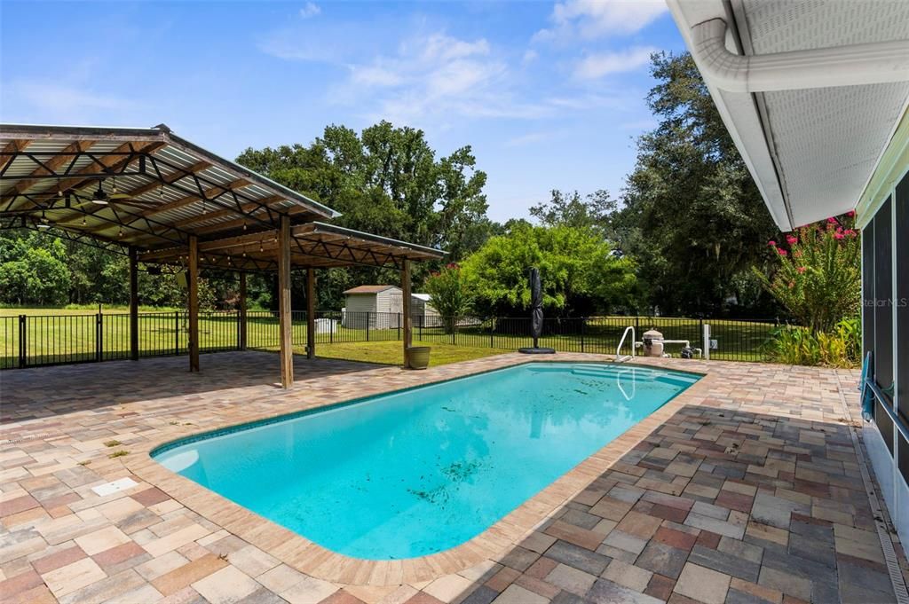 Exterior, Pool
