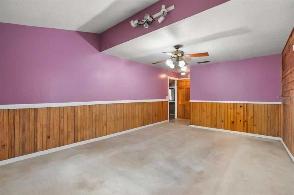 Empty room, Interior