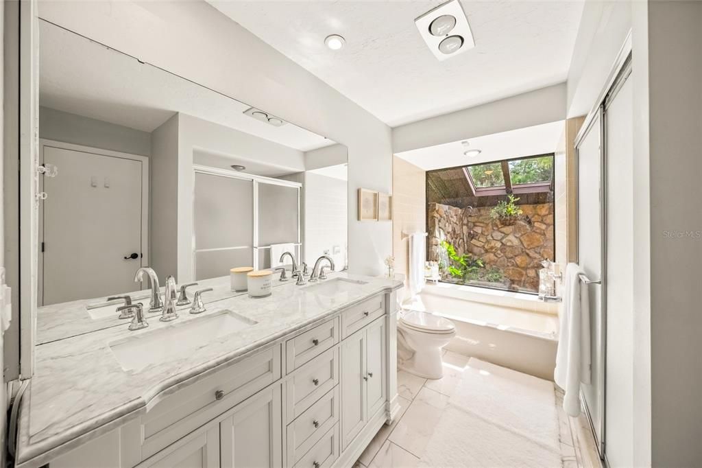 Bathroom, Dual Sink Vanities, Interior, Recessed Lighting