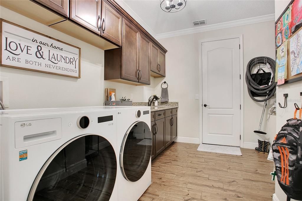 Interior, Washer, Wood Texture Flooring