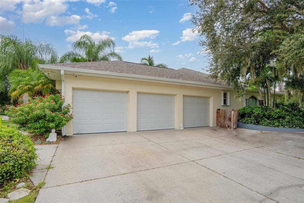 Detached Garage, Exterior