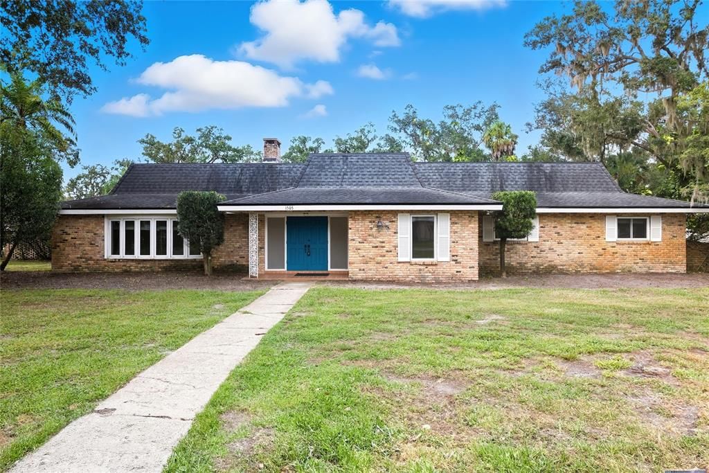 Backyard, Exterior, Facade, Brick Facade, Ranch