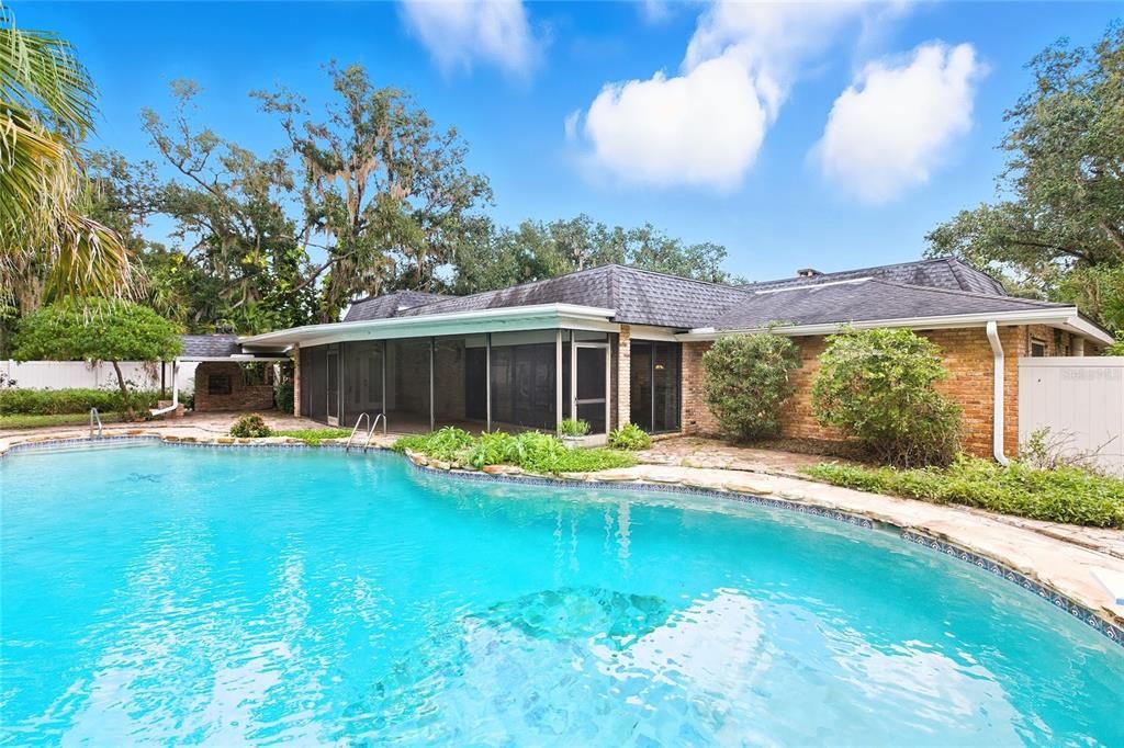 Exterior, Pool