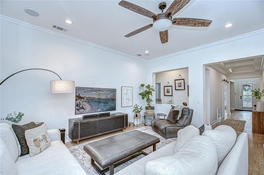 Interior, Living room, Recessed Lighting, Wood Texture Flooring