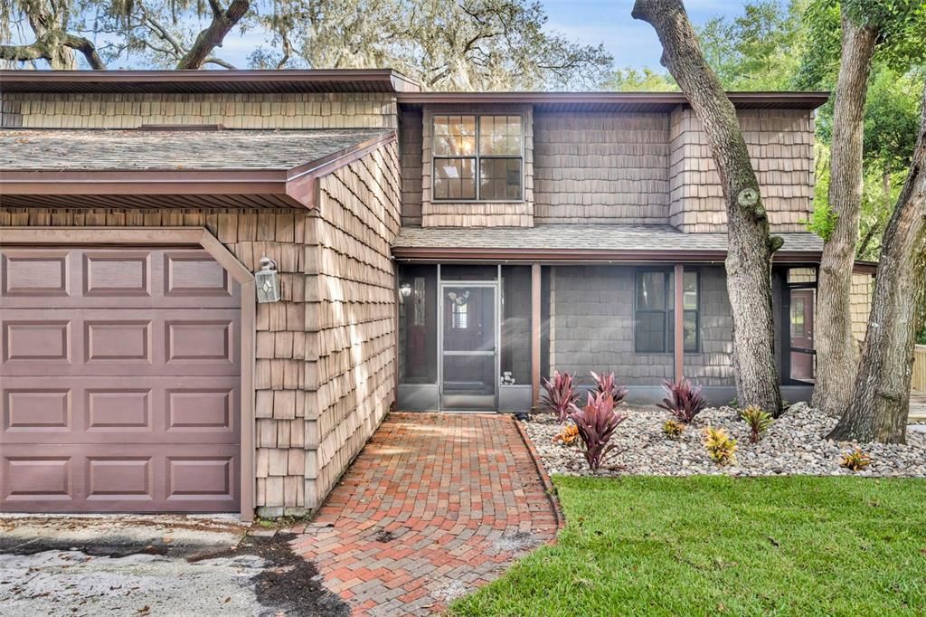 Attached, Exterior, Facade, None