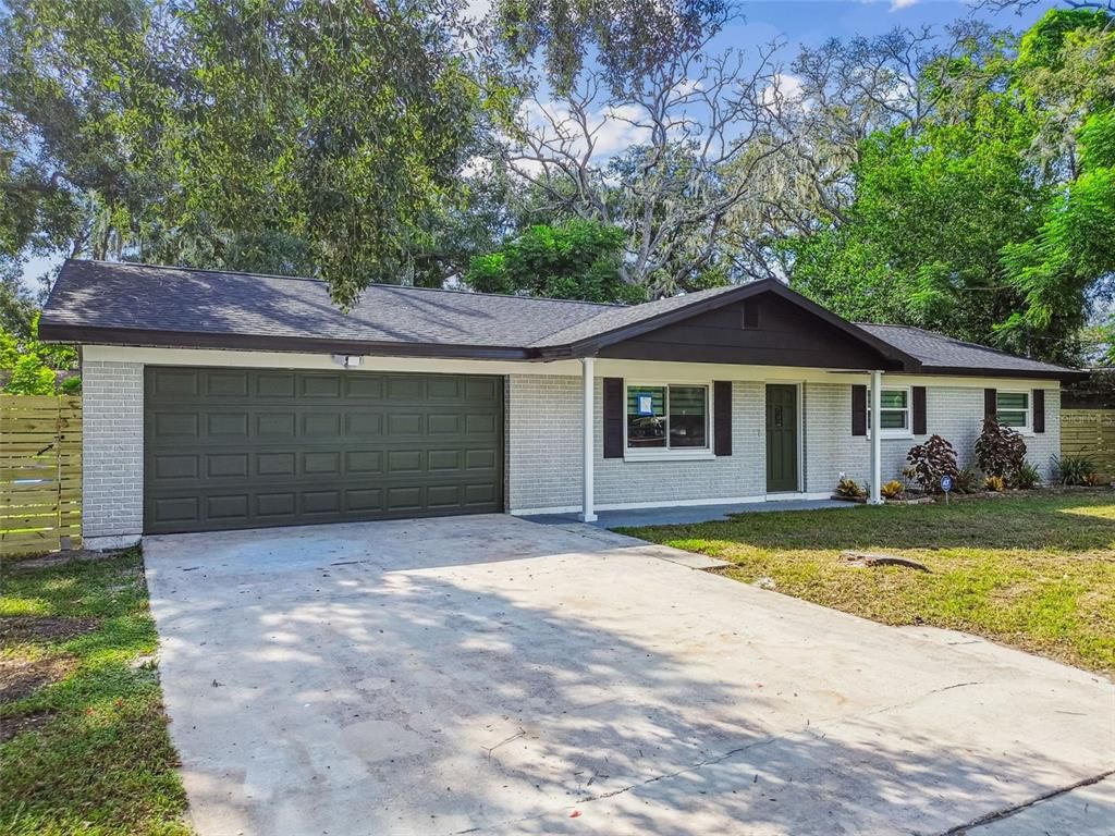 Attached, Exterior, Facade, Ranch