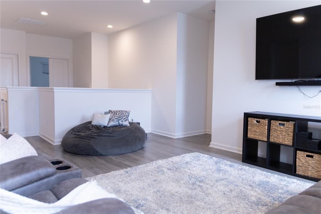 Interior, Recessed Lighting, Wood Texture Flooring