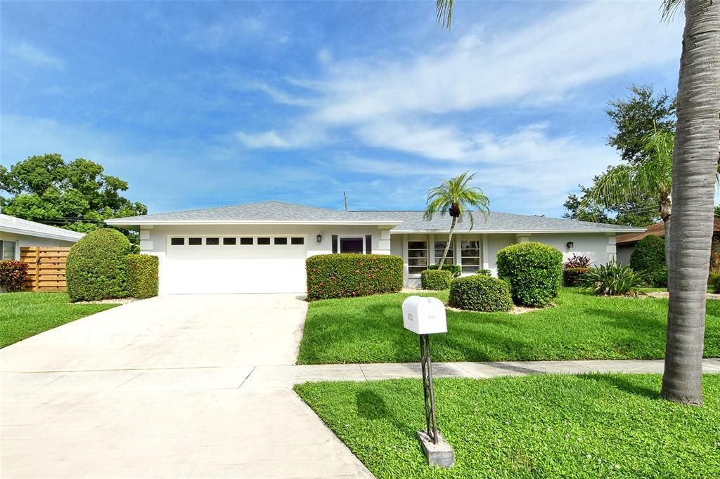 Attached, Exterior, Facade, Ranch