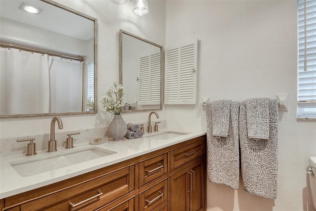 Bathroom, Dual Sink Vanities, Interior, Recessed Lighting