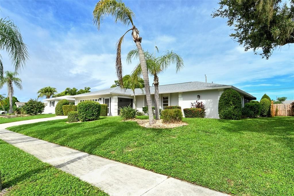 Backyard, Exterior, Facade, Ranch