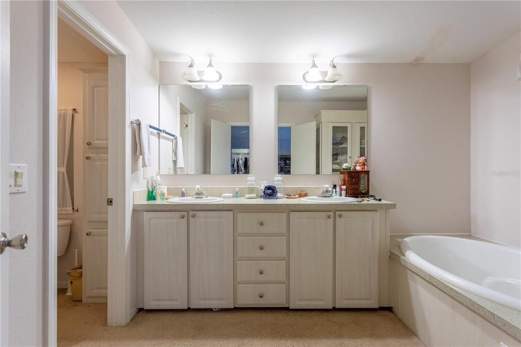 Bathroom, Dual Sink Vanities, Interior