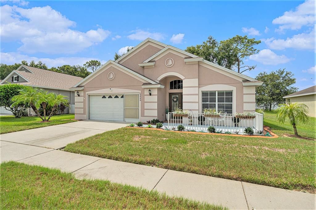 Attached, Exterior, Facade, Ranch