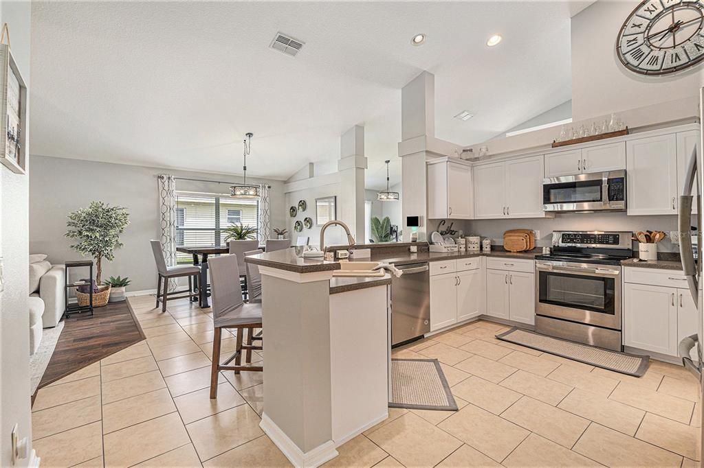 Dining room, Interior, Kitchen, Pendant Lights, Recessed Lighting, Stainless Steel Appliances