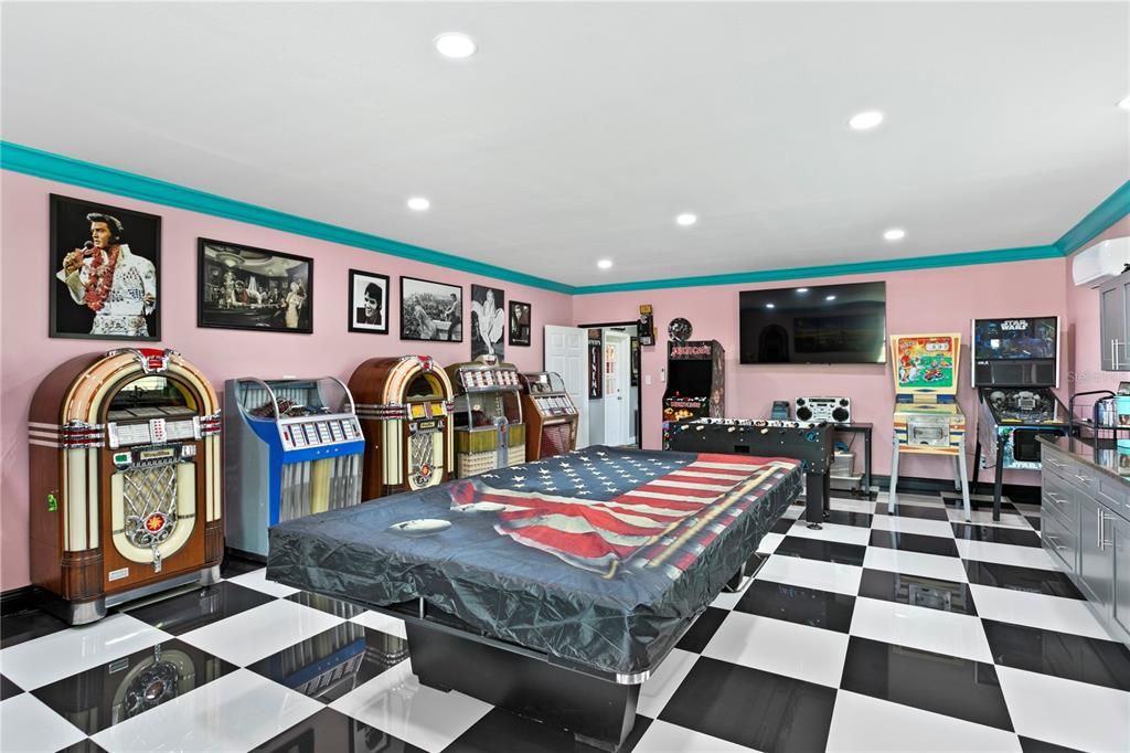 Game Room, Interior, Recessed Lighting