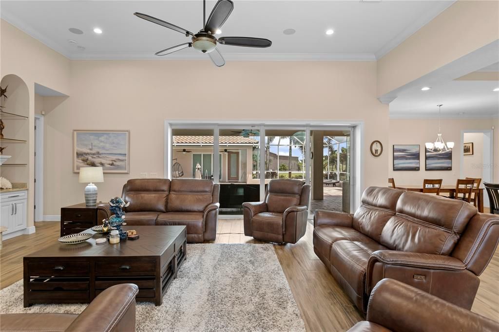 Chandelier, Dining room, Interior, Living room, Recessed Lighting, Wood Texture Flooring