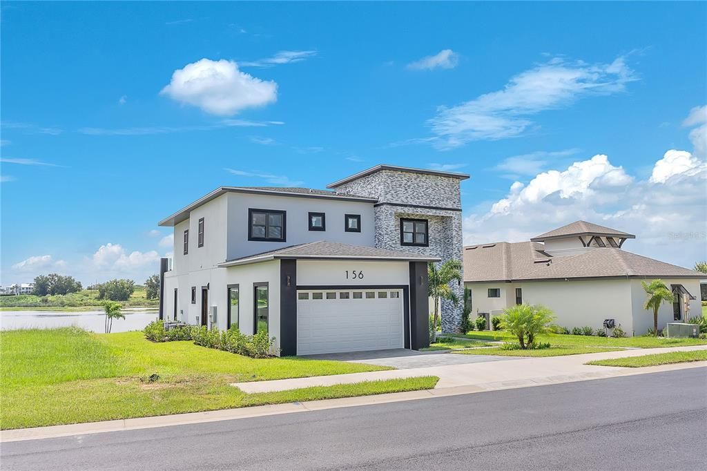 Attached, Exterior, Facade, Farmhouse