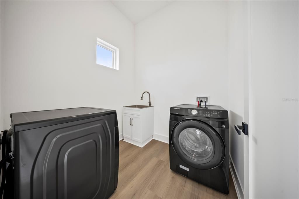 Interior, Washer, Wood Texture Flooring