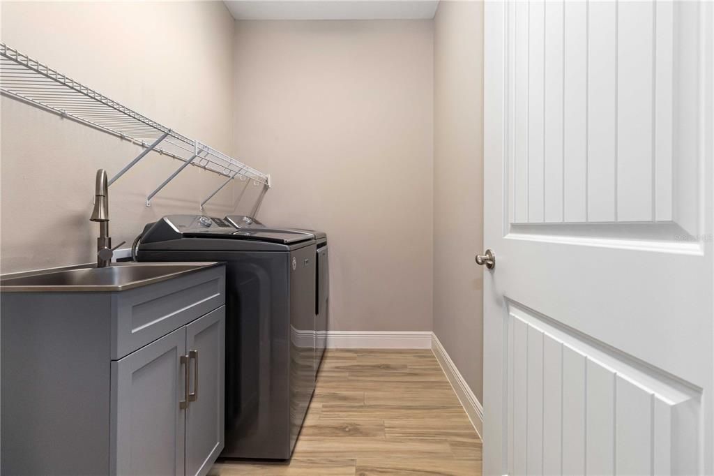 Interior, Washer, Wood Texture Flooring