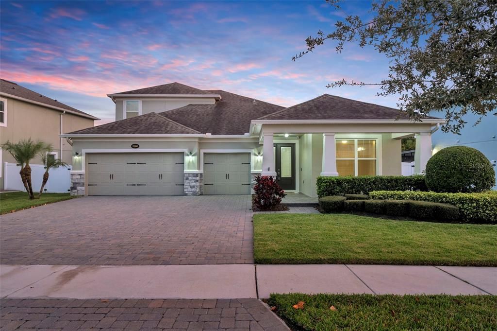 Attached, Exterior, Facade, Ranch