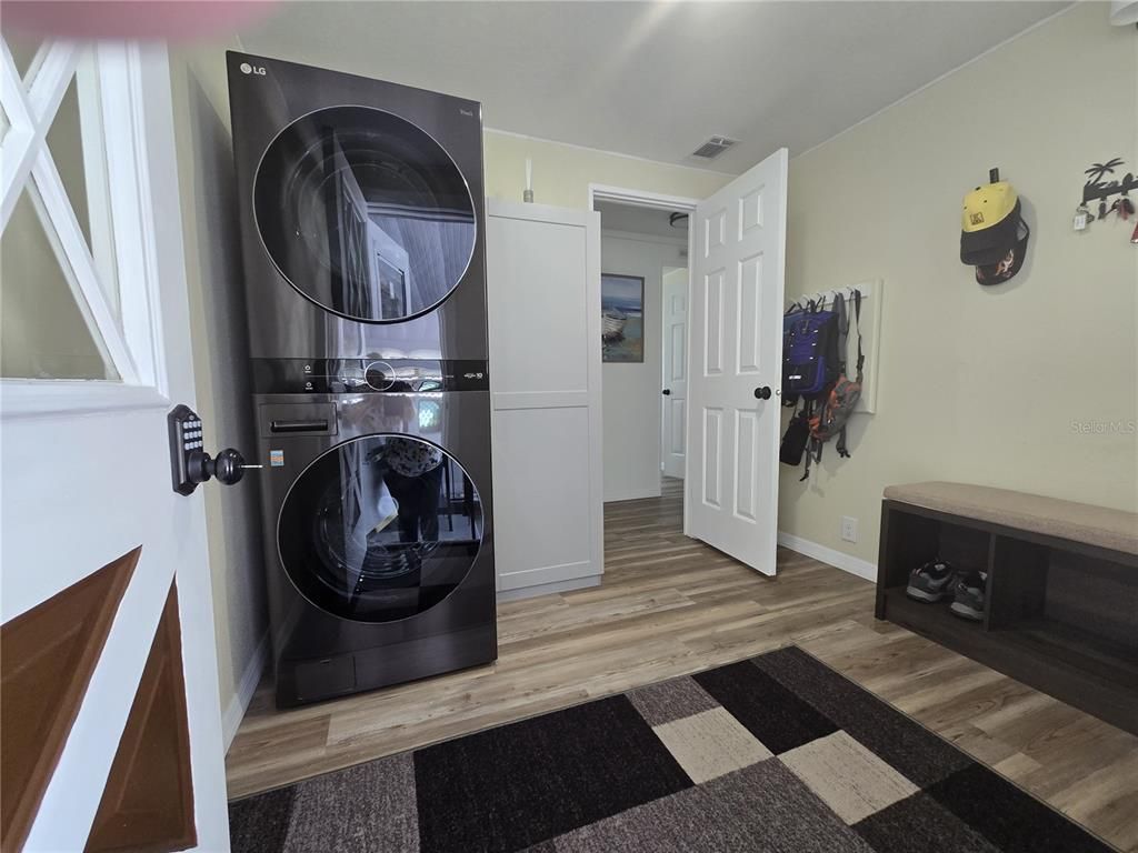 Interior, Utility Closets, Washer, Wood Texture Flooring