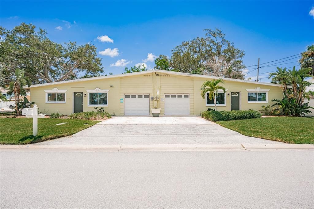 Attached, Exterior, Facade, Ranch