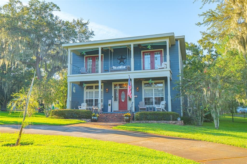 Exterior, Facade, American Foursquare