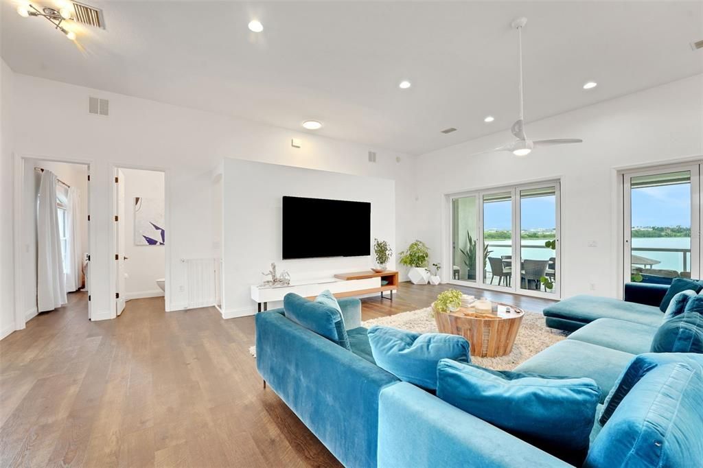 Interior, Living room, Recessed Lighting, Water, Wood Texture Flooring