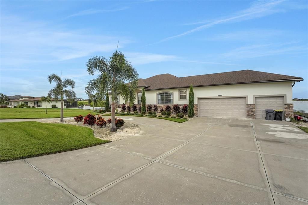 Attached, Exterior, Facade, Ranch