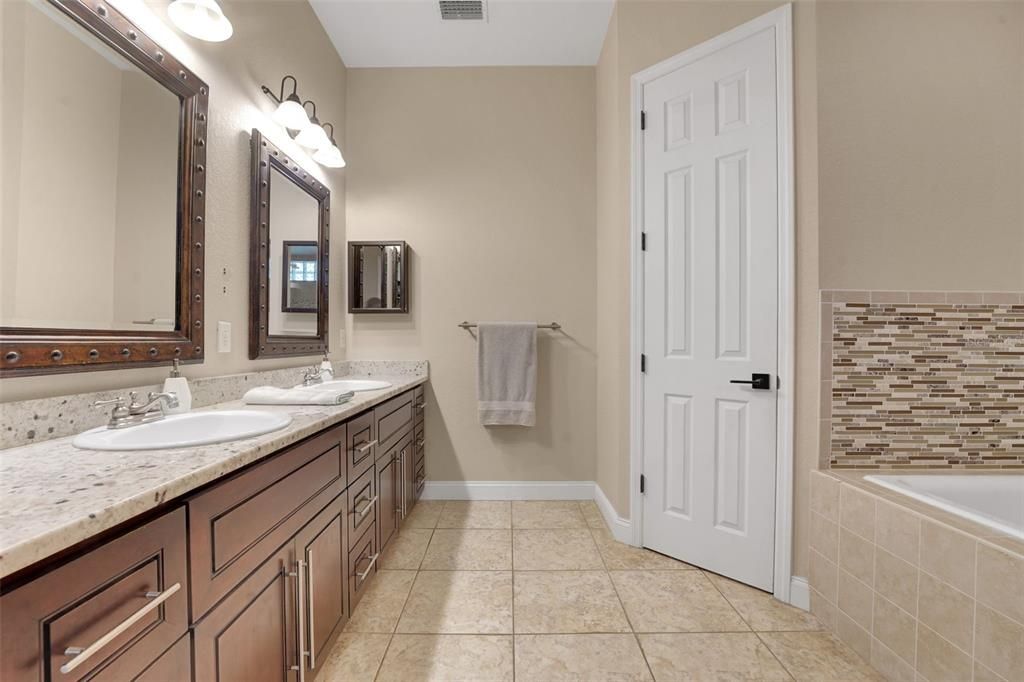 Bathroom, Dual Sink Vanities, Interior