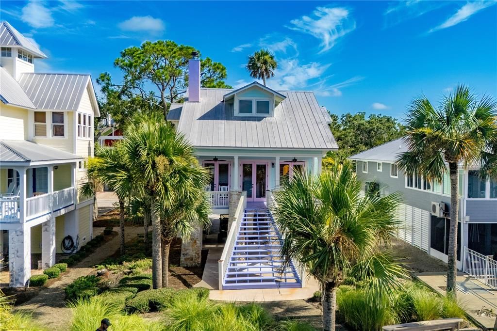 Exterior, Facade, Queen Anne Victorian