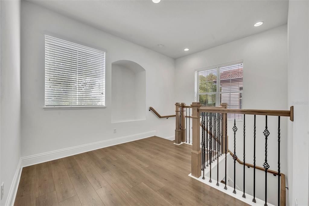 Interior, Recessed Lighting, Wood Texture Flooring