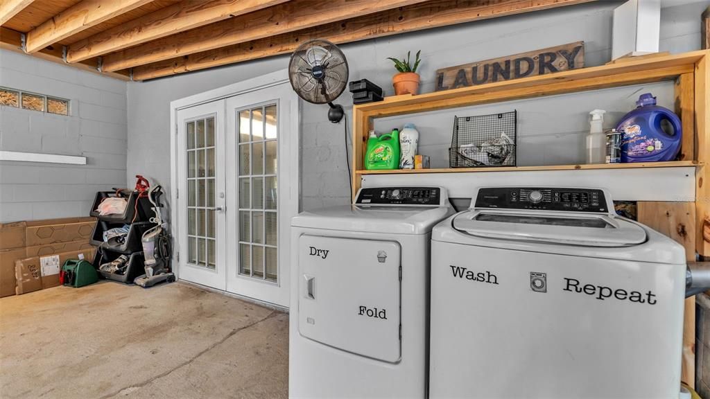 Interior, Washer, Wooden Beams