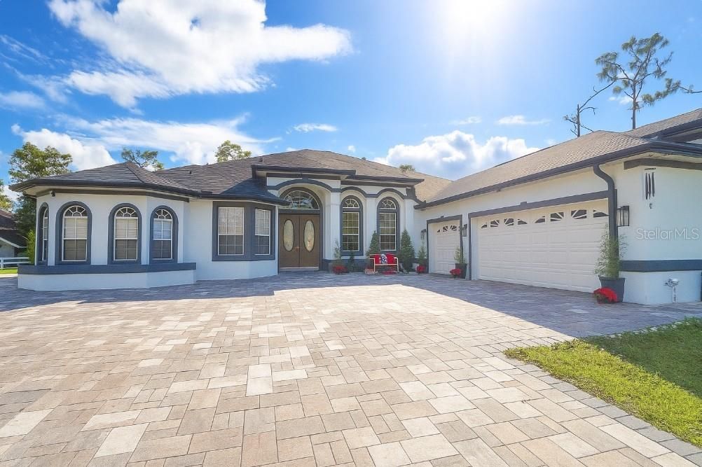 Attached, Exterior, Facade, French Provincial