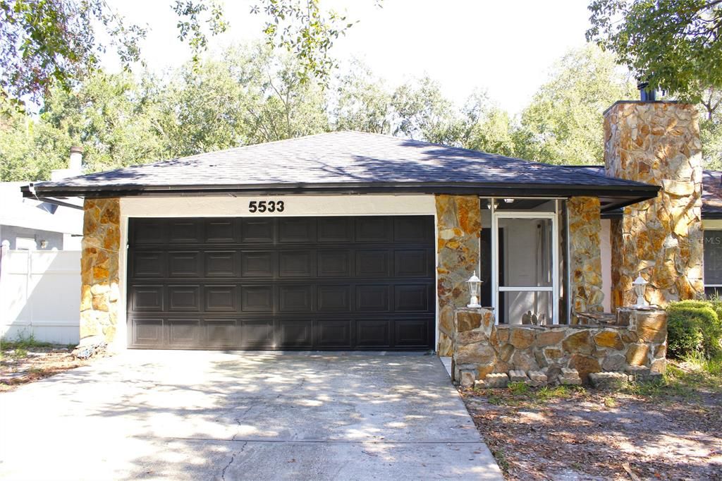 Attached, Exterior, Facade, None