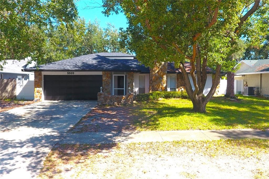 Attached, Exterior, Facade, Ranch