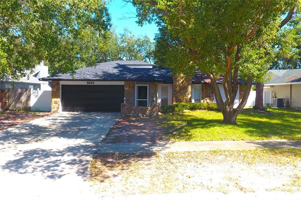 Attached, Exterior, Facade, Ranch