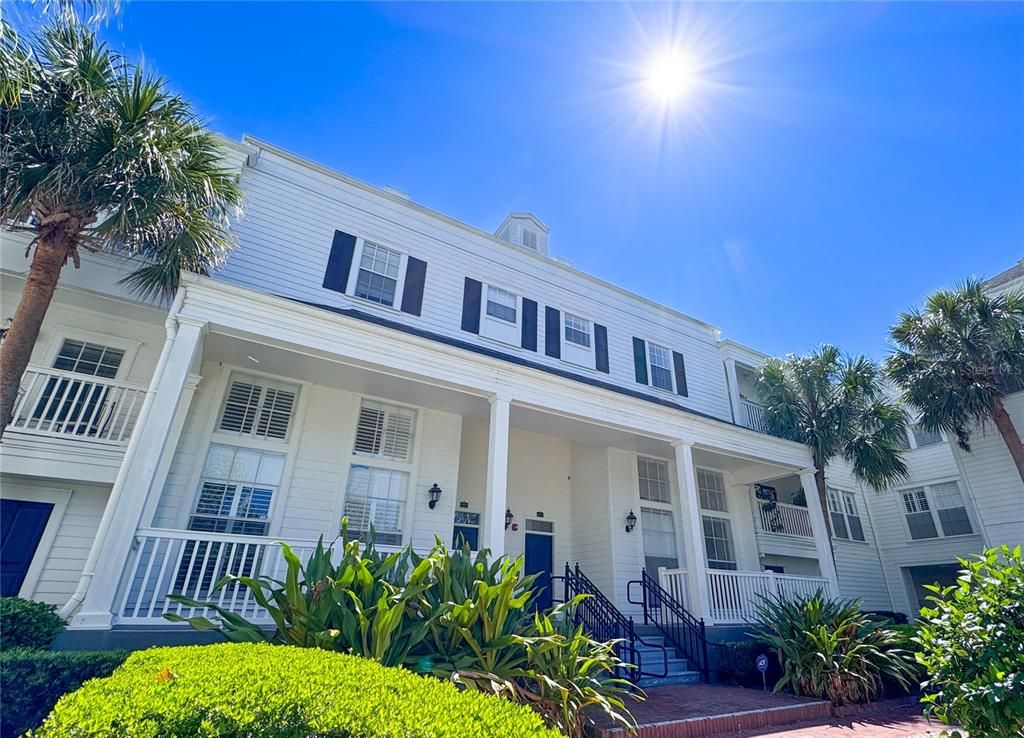 Exterior, Facade, Rowhouse