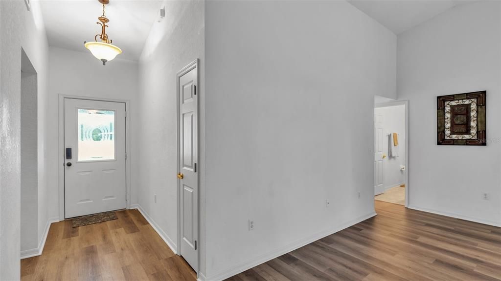 Interior, Pendant Lights, Wood Texture Flooring