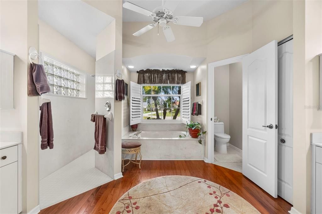 Bathroom, Interior, Recessed Lighting, Wood Texture Flooring