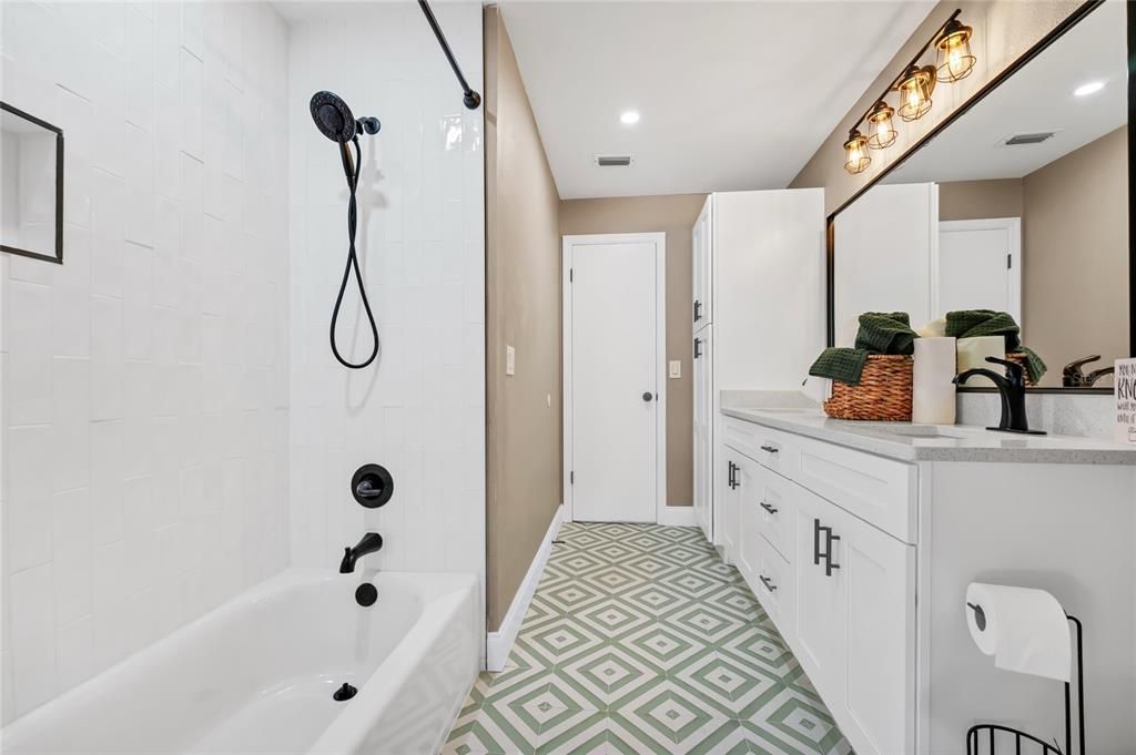 Bathroom, Dual Sink Vanities, Interior, Recessed Lighting
