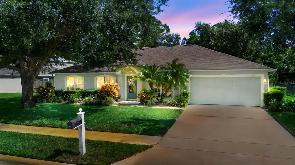 Attached, Exterior, Facade, Ranch